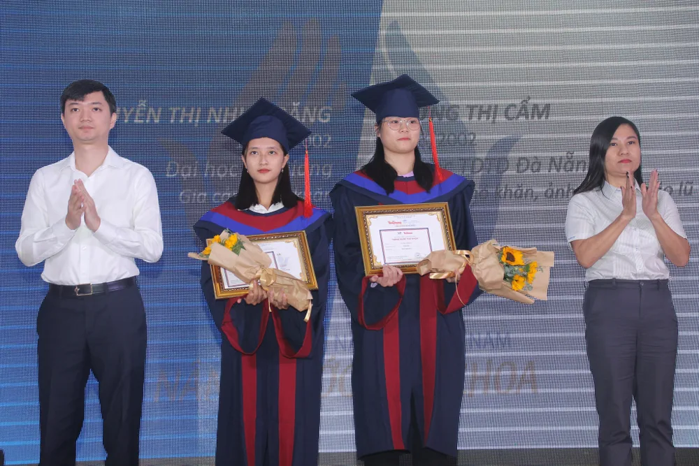 85 tân thủ khoa nhận học bổng “Nâng bước thủ khoa” ảnh 1