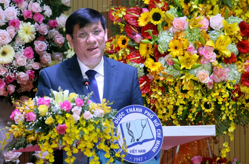 Trường ĐH Y dược TPHCM nhận danh hiệu Anh hùng Lao động thời kỳ đổi mới ảnh 2