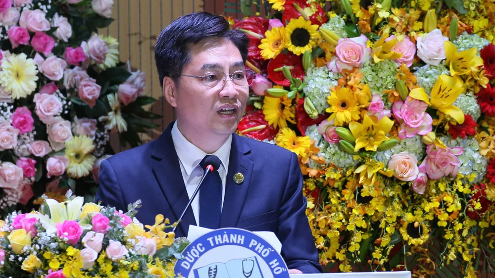 Trường ĐH Y dược TPHCM nhận danh hiệu Anh hùng Lao động thời kỳ đổi mới ảnh 1