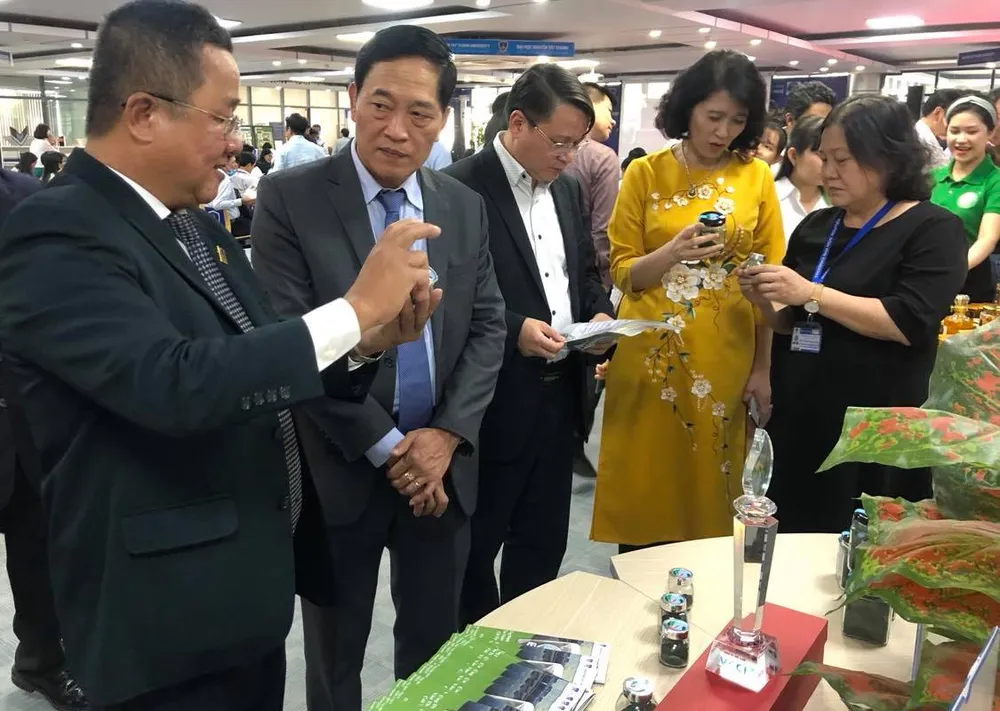 Bộ KH-CN thành lập điểm kết nối cung cầu công nghệ đầu tiên tại Trường ĐH Nguyễn Tất Thành ảnh 1