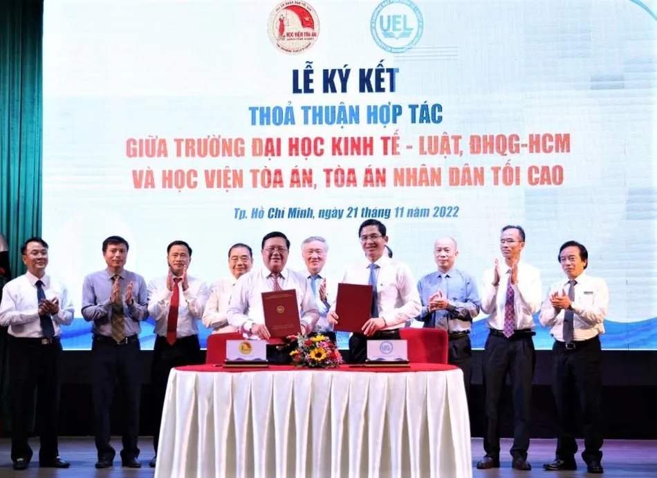 Chánh án Tòa án nhân dân Tối cao nói chuyện với sinh viên, giảng viên ĐH Quốc gia TPHCM ảnh 3