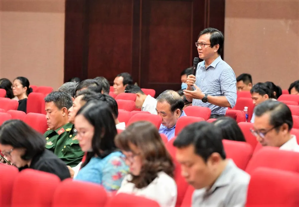 Đại biểu phát biểu, đóng góp ý kiến tại hội nghị