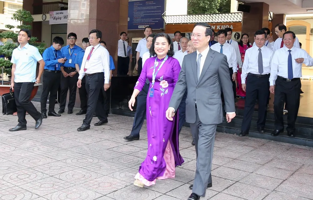 Chủ tịch nước Võ Văn Thưởng thăm cơ sở vật chất Trường ĐH Khoa học Xã hội và Nhân văn (Đại học Quốc gia TPHCM). Ảnh: DŨNG PHƯƠNG