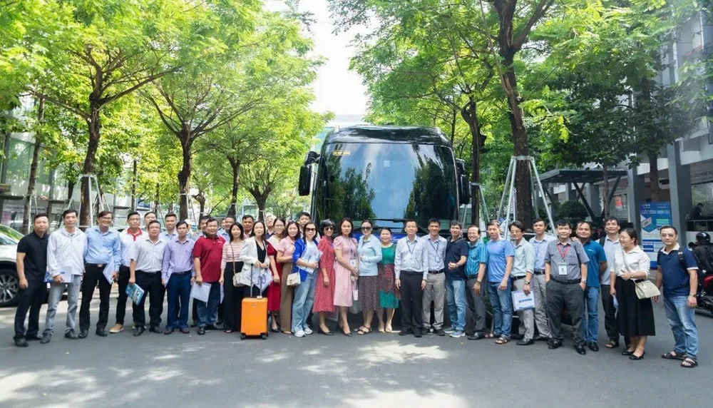 Đoàn cán bộ Trường ĐH Công thương TPHCM lên đường đi Bình Thuận làm nhiệm vụ trưa 25-6 448330914_7714058812023400_3759710118076419123_n.jpg