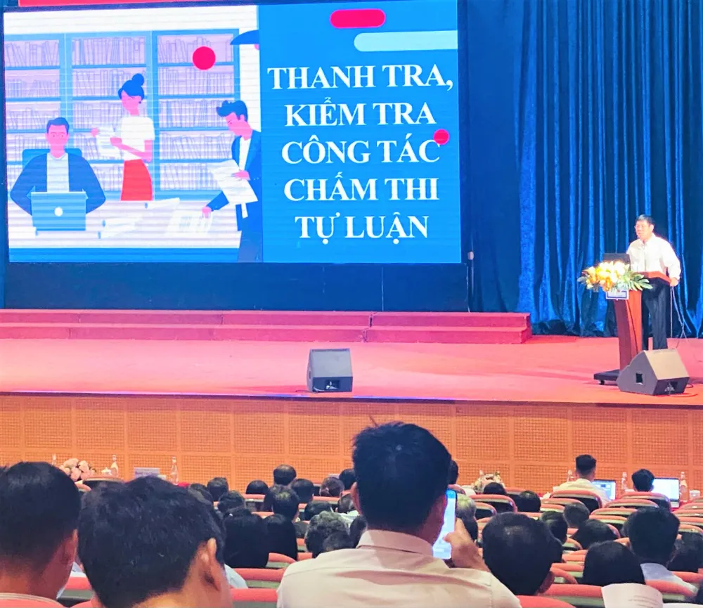 GS Huỳnh Văn Chương, Cục trưởng Cục Quản lý chất lượng (Bộ GD-ĐT) trình bày các nội dung của công tác thanh tra, kiểm tra.- Ảnh: THANH HÙNG 0bbf95a9-e422-4465-b360-d7654cc77f17.jpg