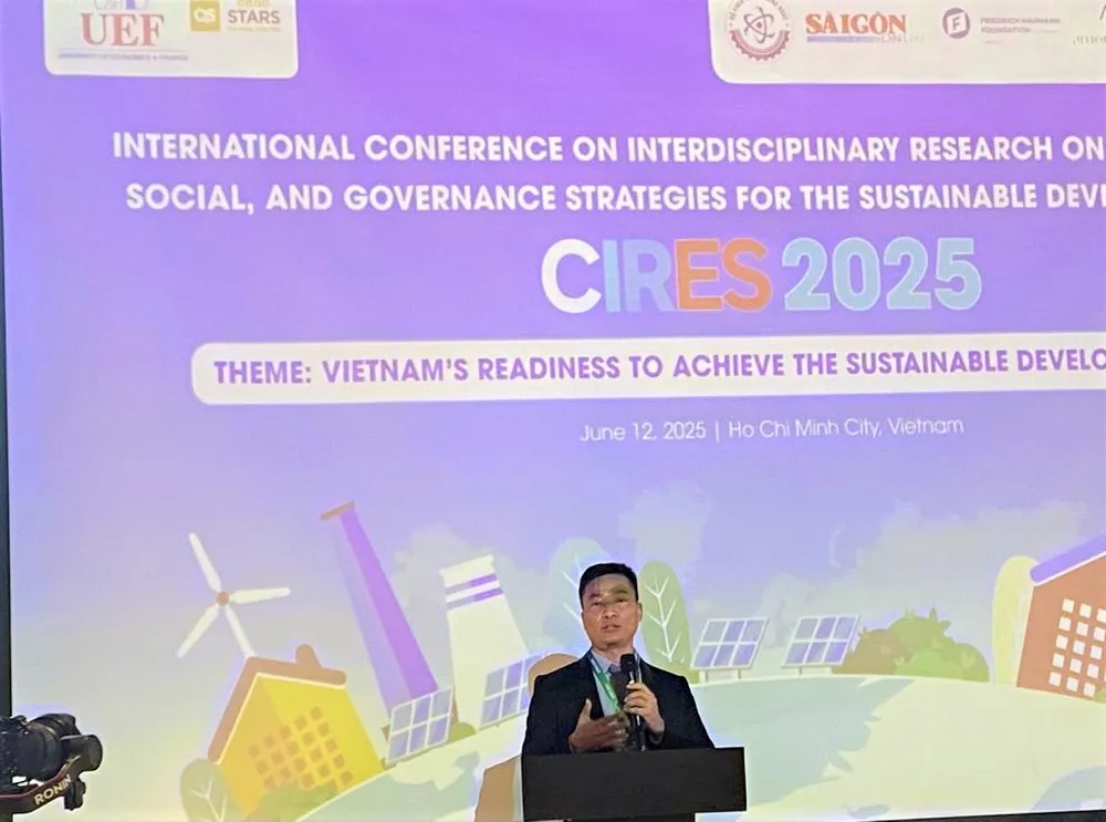 Đại diện Trường ĐH Kinh tế - Tài chính TPHCM phát biểu khai mạc hội nghị. Ảnh: THANH HÙNG 146945a9-0944-47fd-b0d4-63f32f752180.jpg