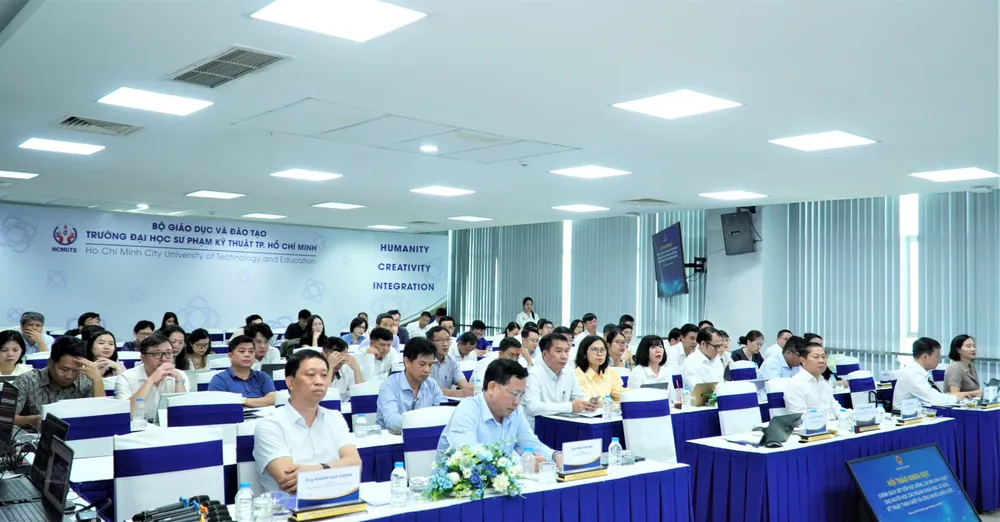 Đại diện các viện nghiên cứu, đại học và trường đại học tham dự hội thảo. Ảnh: THANH HÙNG DSC03703.jpg