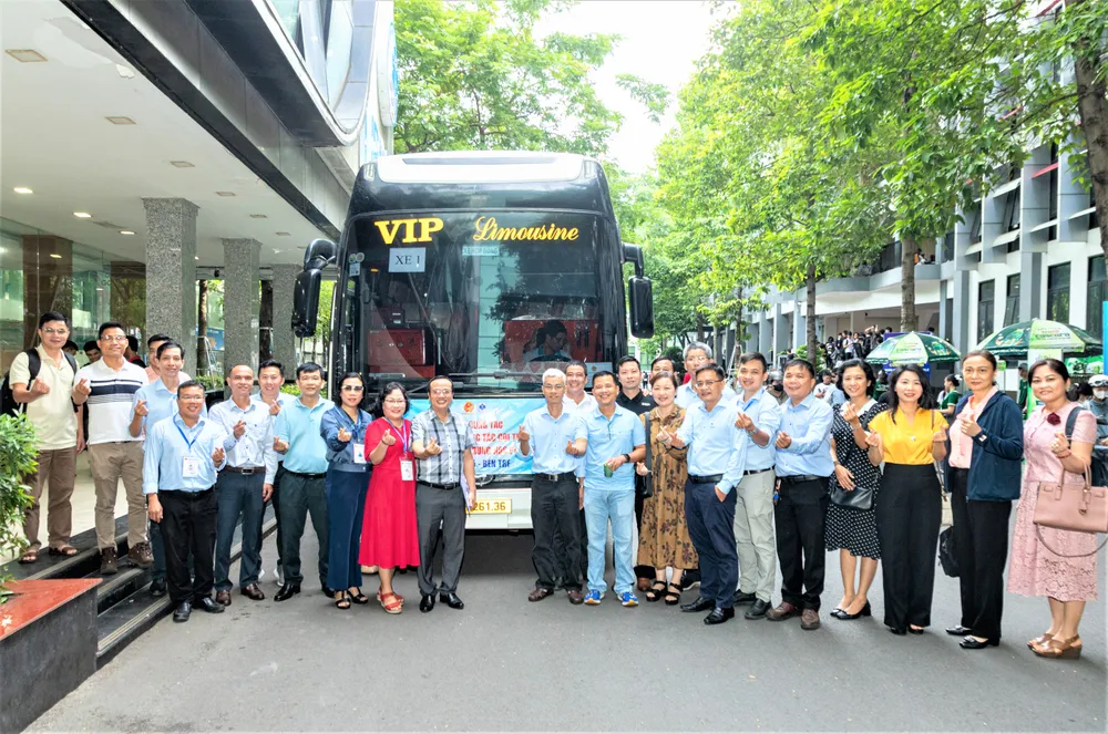 Cán bộ, giảng viên Trường ĐH Công thương TPHCM lên đường làm nhiệm vụ tại hội đồng thi tỉnh Bến Tre. Ảnh: THANH HÙNG TUNA8889.jpg