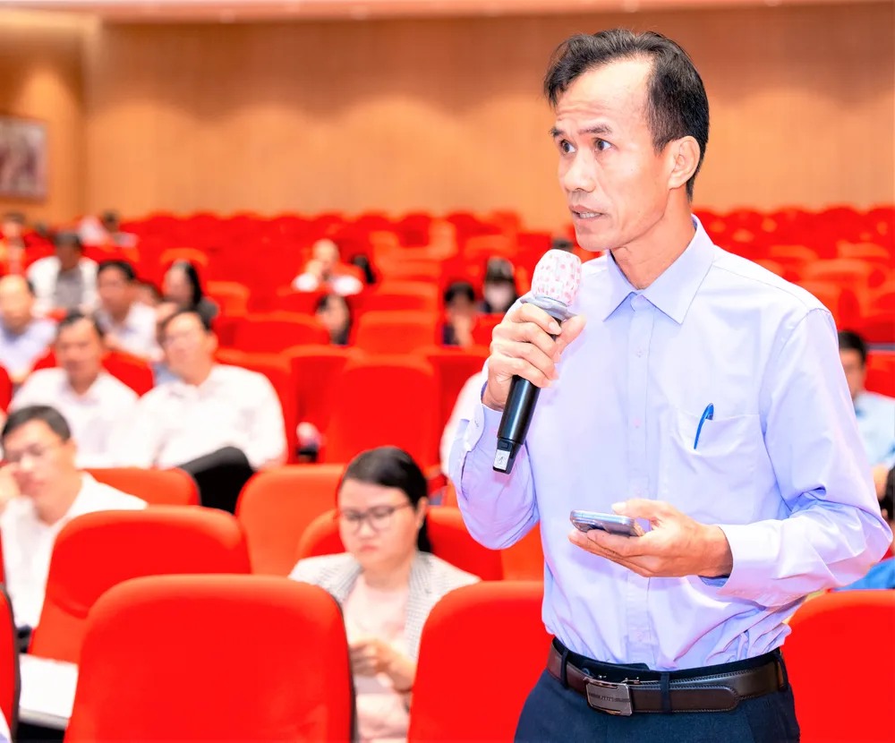 Đại diện Trường ĐH Kinh tế - Luật (ĐHQG TPHCM) kiến nghị. Ảnh: THANH HÙNG DSC00777.jpg