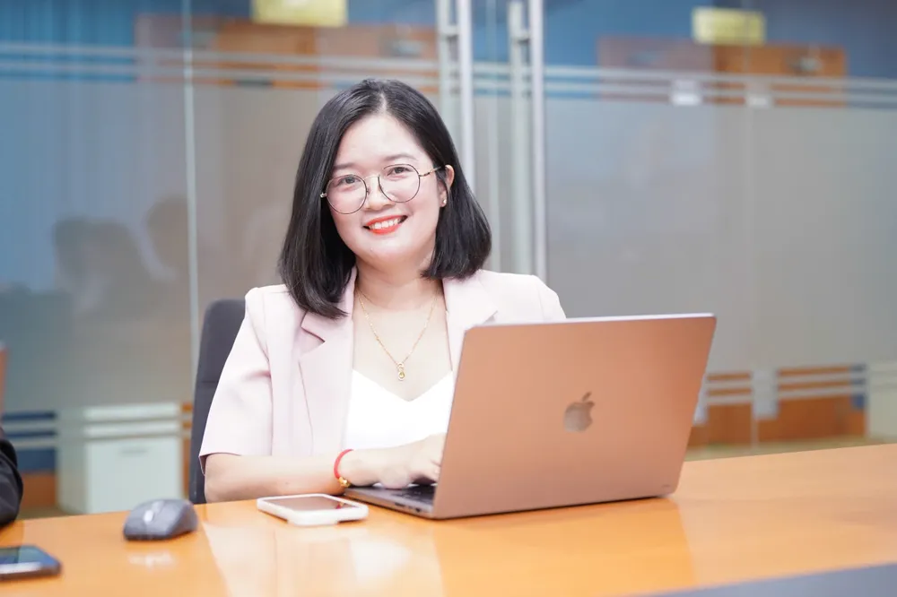 Bà Nguyễn Thị Hoàng Nga, Phụ trách Truyền thông, Trường ĐH Nguyễn Tất Thành Cô NGUYỄN THỊ HOÀNG NGA, Phòng Truyền thông Trường ĐH Nguyễn Tất Thành.jpg
