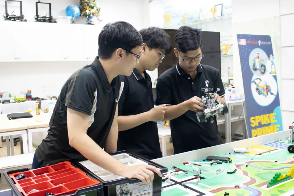 Sinh viên ngành CNTT Trường ĐH Khoa học Tự nhiên (ĐHQG TPHCM) học thực hành tại phòng thí nghiệm Trí tuệ nhân tạo. Ảnh: THANH HÙNG Sinh viên ngành CNTT Trường ĐH Khoa học Tư nhiên (Đại học Quốc gia TPHCM) học thực hành tại phòng thí nghiệm Trí tuệ nhân tạo - Bài 7.jpg