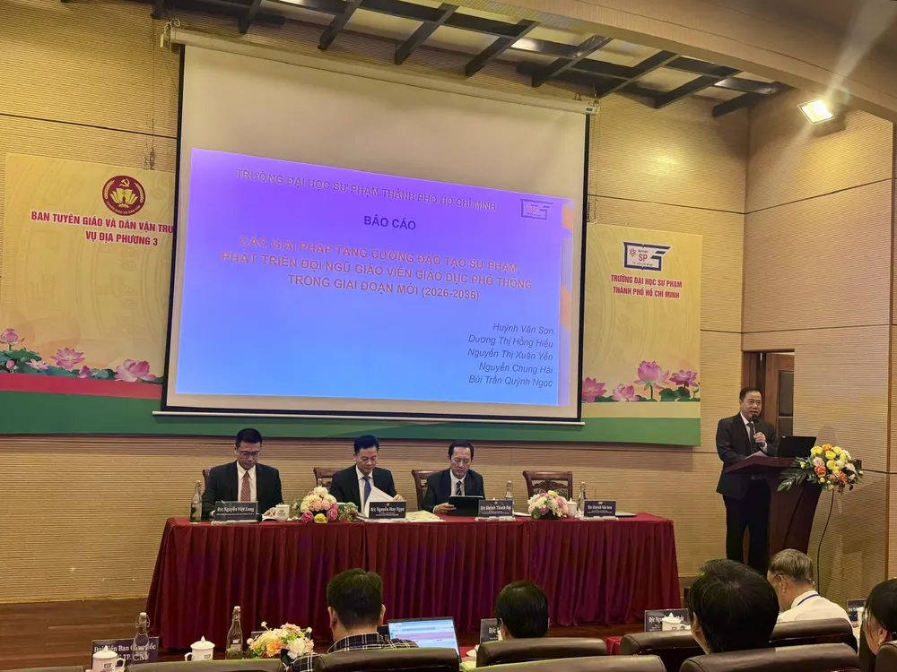 Quang cảnh buổi tọa đàm z7174289426904_c7224c952fb0ea8de9679f40ed0609da.jpg