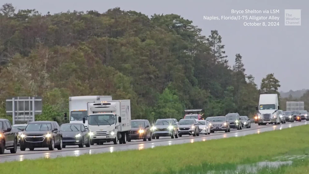 Đường cao tốc tại bang Florida kín xe di tản. Ảnh: WEATHER CHANNEL