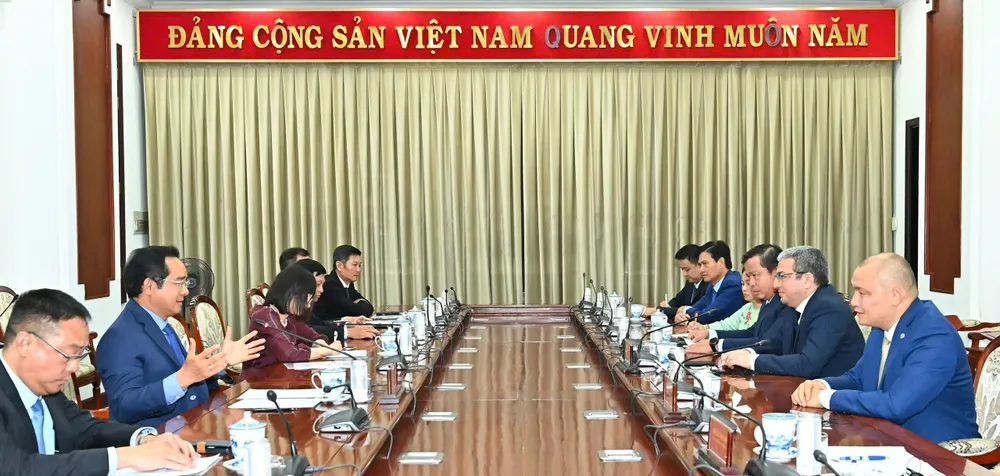 Quang cảnh buổi làm việc. Ảnh: VIỆT DŨNG 1.jpg