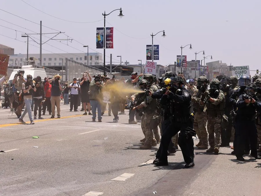 Biểu tình phản đối bắt người nhập cư tại Los Angeles. Ảnh: XINHUA 2.jpeg