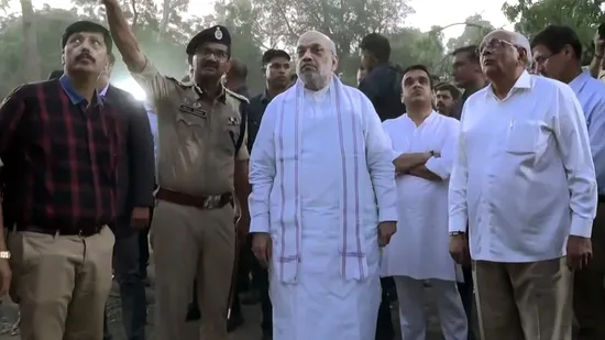Bộ trưởng Amit Shah đến hiện trường vụ tai nạn. Ảnh: HINDUSTAN TIMES 3.jpeg