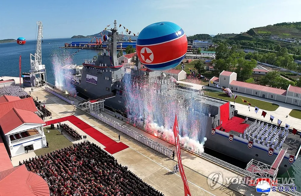 Lễ hạ thủy tàu khu trục 5.000 tấn của Triều Tiên. Ảnh: KCNA/YONHAP