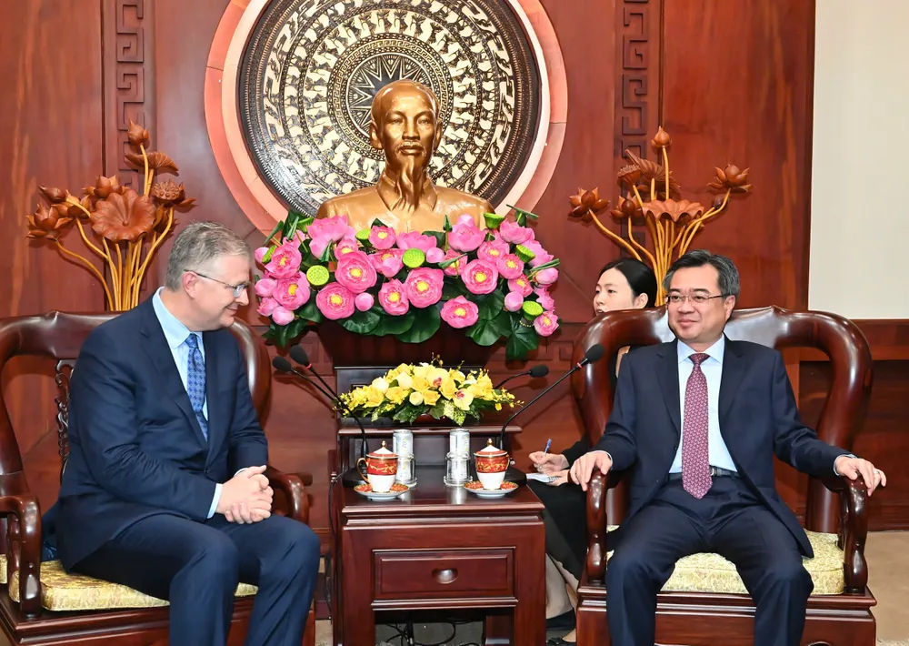 Phó Bí thư Thường trực Thành ủy TPHCM Nguyễn Thanh Nghị tiếp ông Daniel Kritenbrink. Ảnh: VIỆT DŨNG 5.jpg