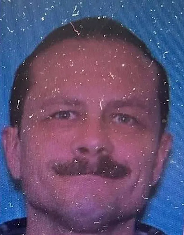 Nghi phạm Michael Paul Brown. Ảnh: ANACODA-DEER LOGE COUTTY LAW ENFORCEMENT CENTER 2.jpg