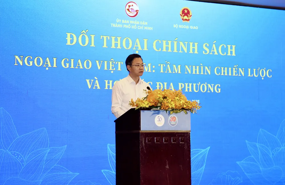 Thứ trưởng Bộ Ngoại giao Ngô Lê Văn phát biểu tại Đối thoại chính sách “Ngoại giao Việt Nam: Tầm nhìn chiến lược và hoạt động địa phương”. Ảnh: DŨNG PHƯƠNG 1.jpg