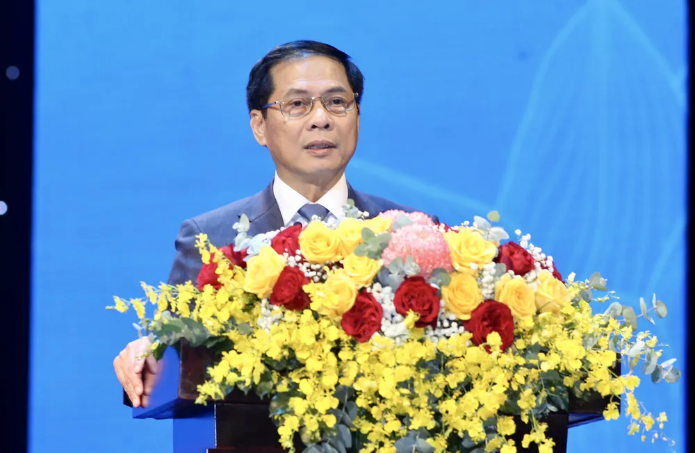 Bộ trưởng Bộ Ngoại giao Bùi Thanh Sơn phát biểu tại Lễ kỷ niệm 80 năm thành lập ngành Ngoại giao Việt Nam và 50 năm thành lập Sở Ngoại vụ TPHCM. Ảnh: DŨNG PHƯƠNG 6.jpg