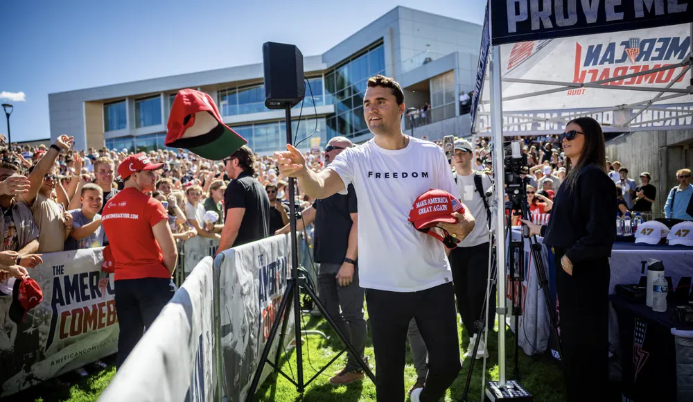 Charlie Kirk tham gia sự kiện ở Đại học Utah Valley. Ảnh: DESERET NEWS