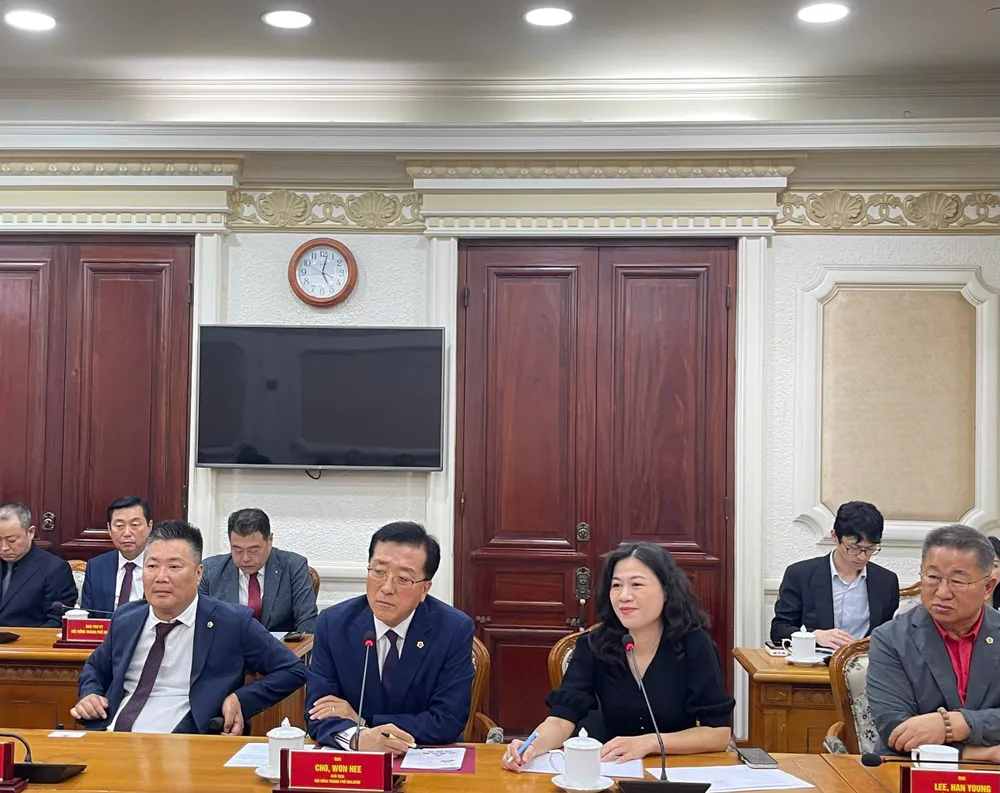 Đoàn đại biểu Hội đồng TP Daejeon (Hàn Quốc) tại buổi làm việc. Ảnh: PHƯƠNG NAM 8.jpg