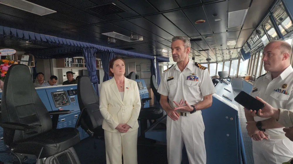 Trung tá Robert Welford, chỉ huy tàu HMNZS Aotearoa bày tỏ rất vui mừng được thăm TPHCM. Ảnh: PHƯƠNG NAM 1.jpg