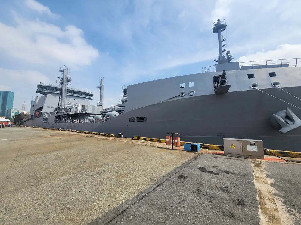 Tàu hậu cần HMNZS Aotearoa đến TPHCM. Ảnh: PHƯƠNG NAM 5.jpg