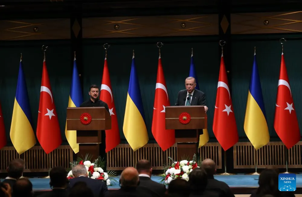 Tổng thống Volodymyr Zelensky và Tổng thống Recep Tayyip Erdogan tại buổi họp báo ở Ankara, ngày 19-11. Ảnh: XINHUA 