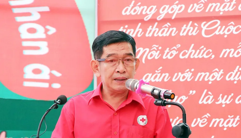 Ông Nguyễn Tấn Hưng, Chủ tịch Hội Chữ thập đỏ tỉnh Bình Phước phát biểu tại buổi lễ Ông Nguyễn Tấn Hưng, Chủ tịch Hội Chữ thập đỏ tỉnh Bình Phước phát biểu tại buổi lễ