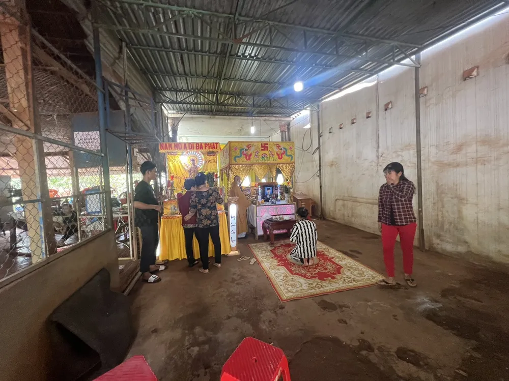 Thi thể anh Dương được mai táng tại nhà riêng Thi thể anh Dương được mai táng tại nhà riêng