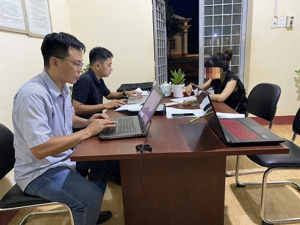 Đối tượng N.H.T. làm việc với Công an tỉnh Bình Phước Đối tượng N.H.T. làm việc với Công an tỉnh Bình Phước