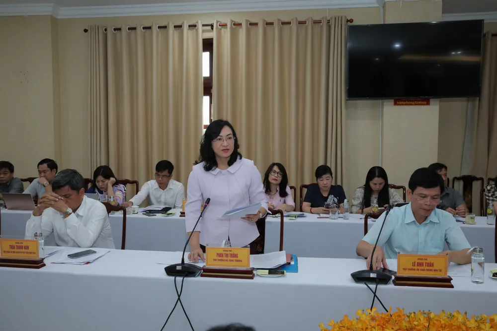 Thứ trưởng Bộ Công Thương Phan Thị Thắng phát biểu tại buổi làm việc