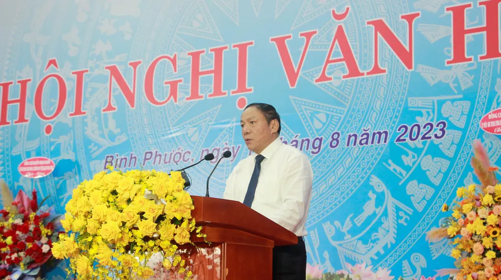 Bộ trưởng Bộ VH-TT-DL Nguyễn Văn Hùng phát biểu tại hội nghị