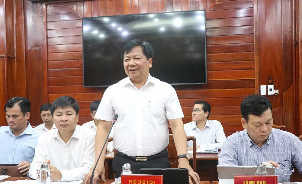 Phó Chủ tịch UBND tỉnh Bình Phước Trần Văn Mi phát biểu tại buổi làm việc