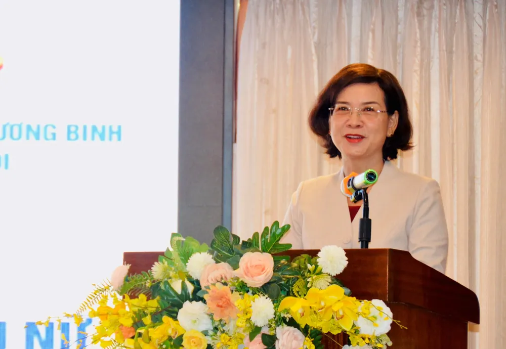 Bà Trần Tuyết Minh, Phó Chủ tịch UBND tỉnh Bình Phước, Trưởng ban Vì sự tiến bộ của phụ nữ tỉnh phát biểu tại hội nghị Bà Trần Tuyết Minh, Phó Chủ tịch UBND tỉnh Bình Phước, Trưởng ban Vì sự tiến bộ của phụ nữ tỉnh phát biểu tại hội nghị