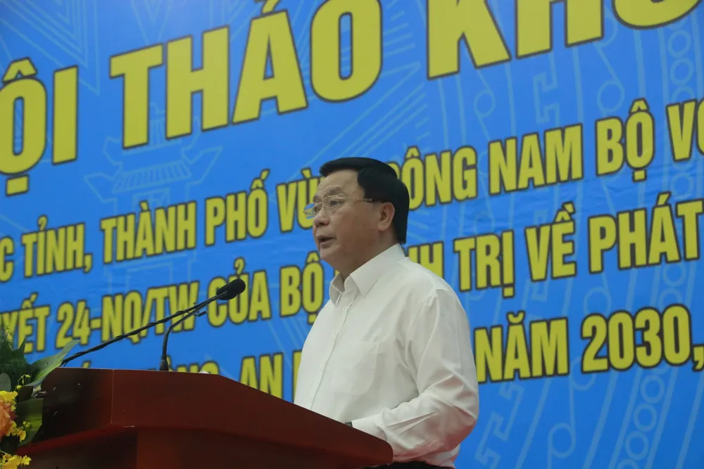 GS.TS Nguyễn Xuân Thắng, Ủy viên Bộ Chính trị, Giám đốc Học viện Chính trị quốc gia Hồ Chí Minh, Chủ tịch Hội đồng Lý luận Trung ương, phát biểu tại hội thảo GS.TS Nguyễn Xuân Thắng, Ủy viên Bộ Chính trị, Giám đốc Học viện Chính trị quốc gia Hồ Chí Minh, Chủ tịch Hội đồng Lý luận Trung ương, phát biểu tại hội thảo