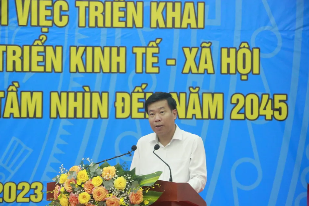 Bí thư Tỉnh ủy Bình Phước Nguyễn Mạnh Cường phát biểu tại hội thảo Bí thư Tỉnh ủy Bình Phước Nguyễn Mạnh Cường phát biểu tại hội thảo