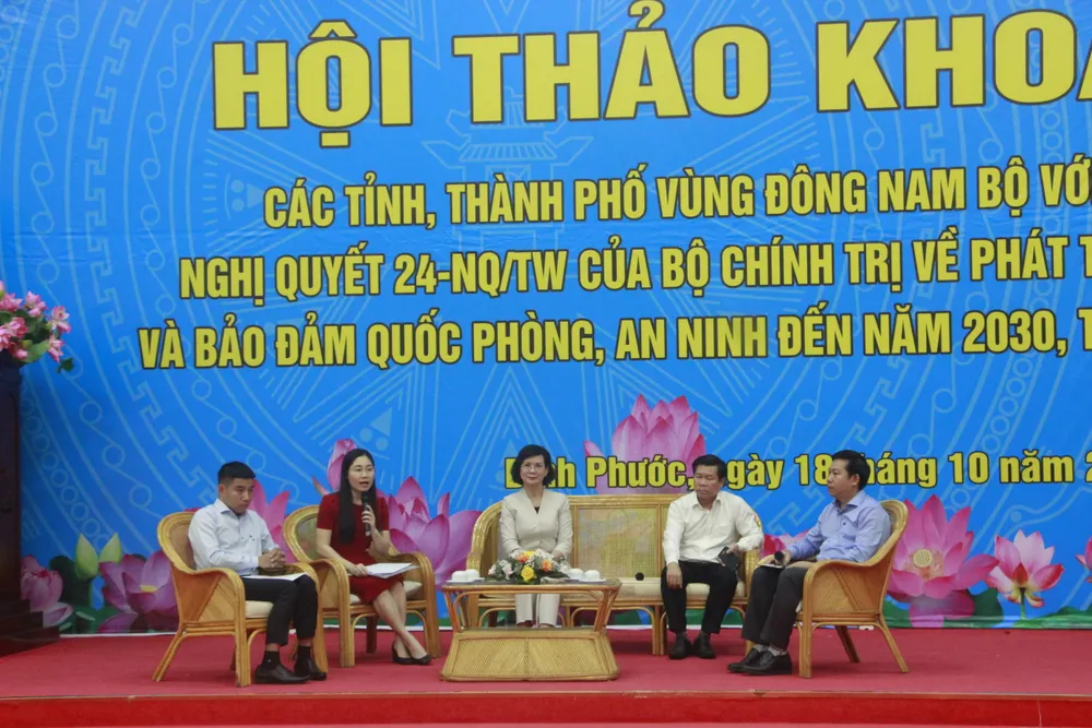 Các đại biểu tham gia thảo luận tại hội thảo Các đại biểu tham gia thảo luận tại hội thảo