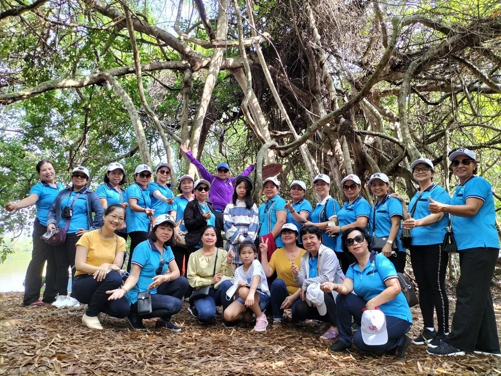 Du khách về nguồn kết hợp du lịch sinh thái Du khách về nguồn kết hợp du lịch sinh thái