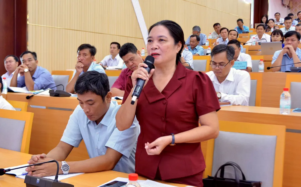 Các đại biểu thảo luận tại hội nghị