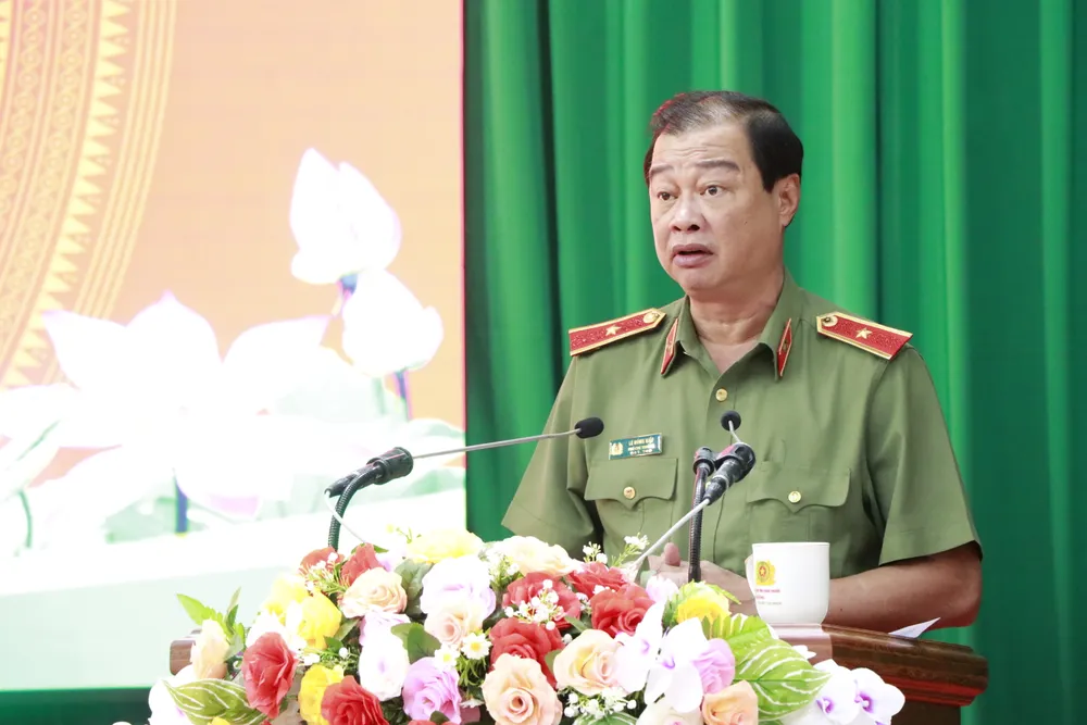 Thiếu tướng Lê Hồng Hiệp, Phó Cục trưởng Cục Công tác Đảng và Công tác chính trị - Bộ Công an phát biểu chỉ đạo hội nghị