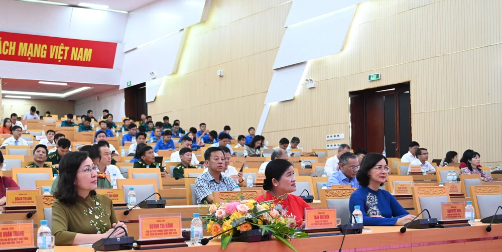 Các đại biểu tham dự chương trình - 1.JPG