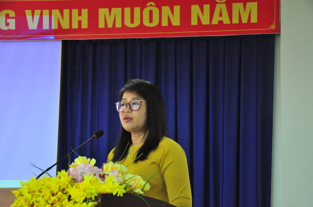 Các đại biểu trình bày tham luận tại hội thảo - 5.JPG