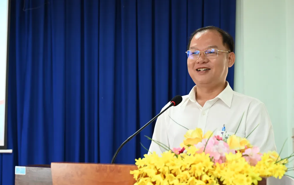 Nhà báo Phạm Hiến, Phó Chủ tịch Hội Văn học - Nghệ thuật tỉnh Bình Phước, phát biểu tại hội thảo - 6.jpg