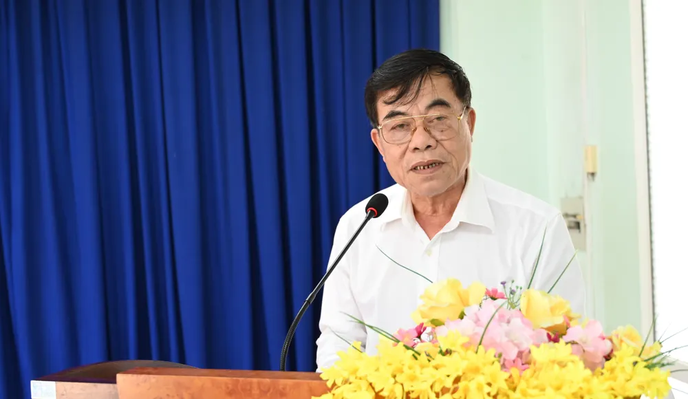 Ông Lê Văn Quang, Chủ tịch Hội Văn học - Nghệ thuật tỉnh Bình Phước phát biểu tại hội thảo - 7.JPG