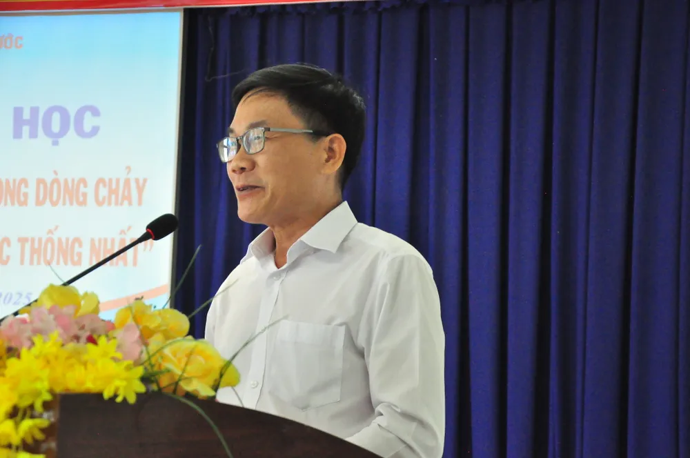 Các đại biểu trình bày tham luận tại hội thảo DSC_0363.JPG