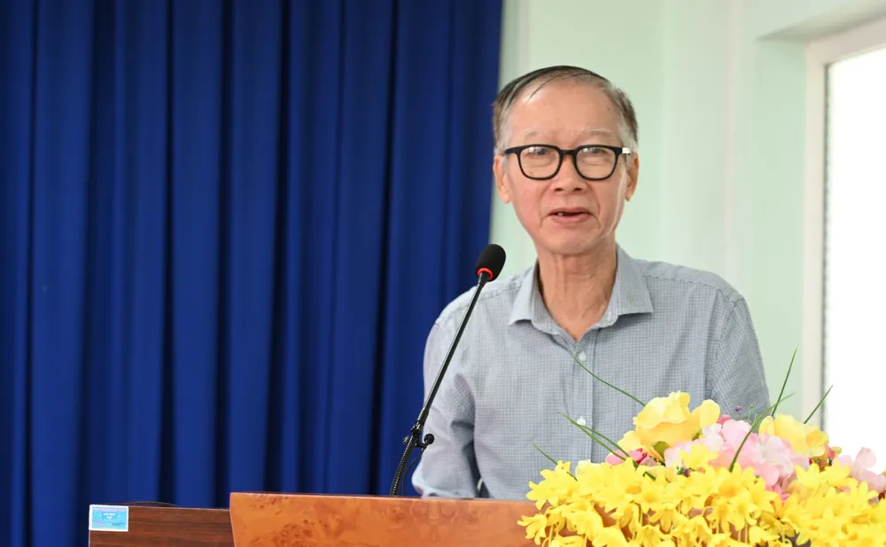 Các đại biểu trình bày tham luận tại hội thảo QVH_2843.jpg