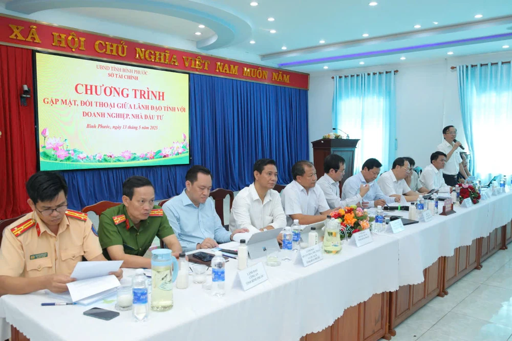 Chủ tọa chương trình gặp mặt - 1.jpg